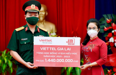 Viettel trao tặng hơn 40 tỷ đồng cho học sinh có hoàn cảnh khó khăn năm học 2021-2022